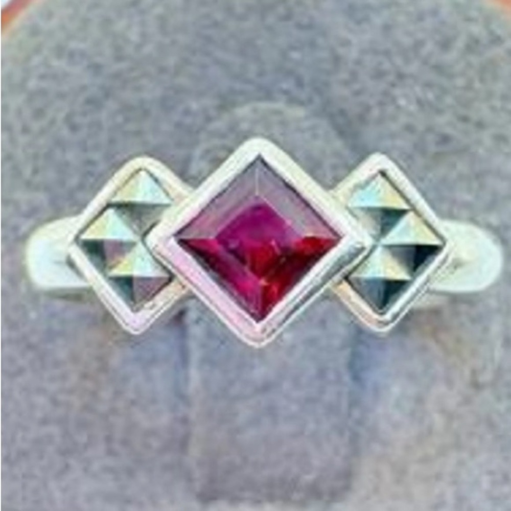 Vtg Garnet & Marquisite Bevel ring - Picture 3 of 7